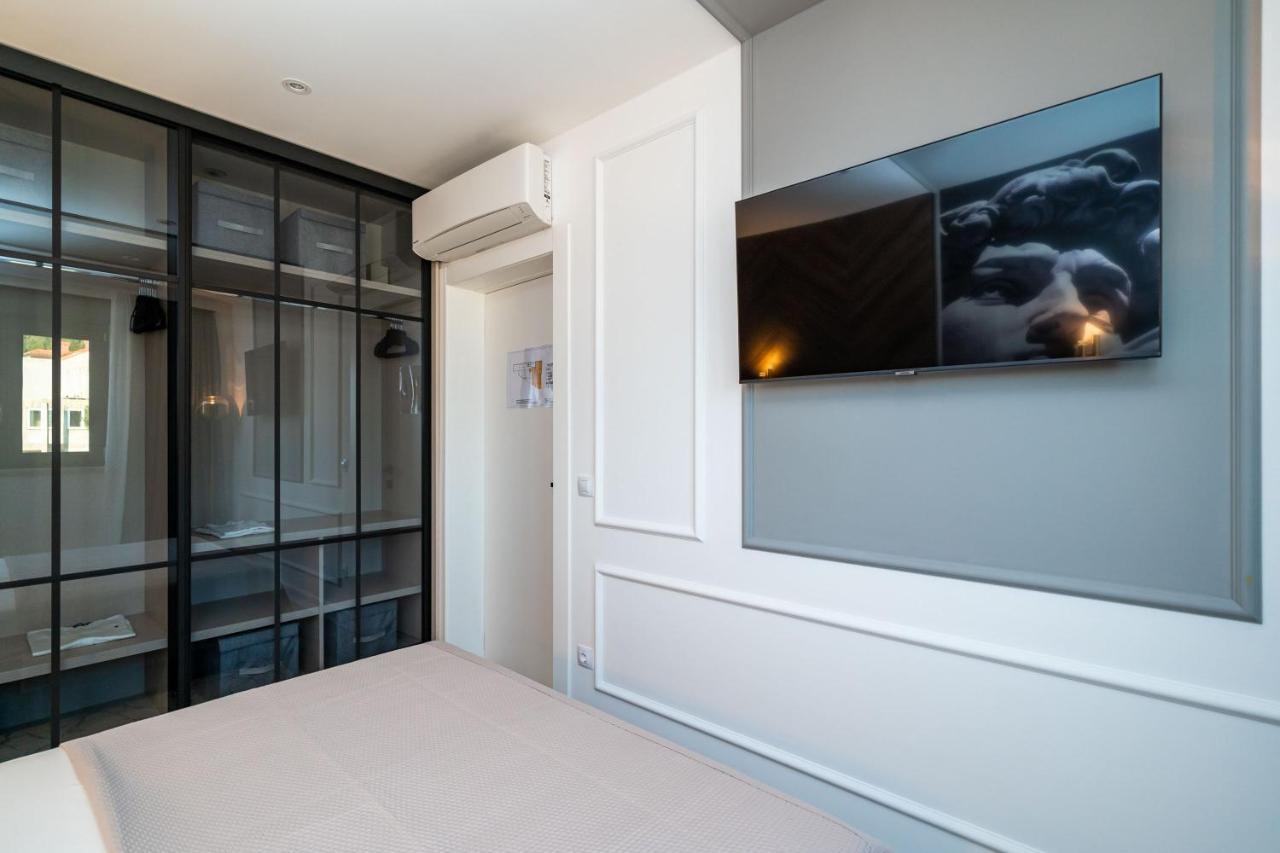 Lux Kalifa 5 Star Exquisite *